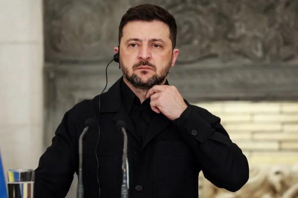 
        Спасает наворованное. Зеленский молит Трампа и Европу спасти его от тюрьмы    