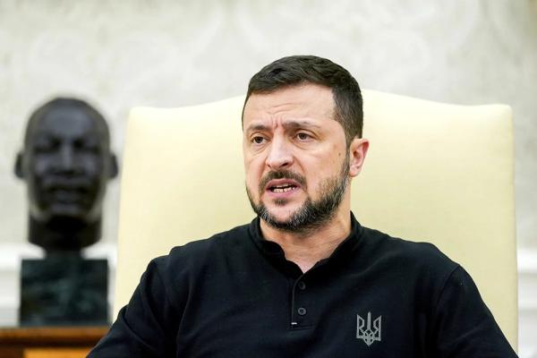 
        «Ему нужен пиар». Зеленский заявил о готовности бить по РФ «дальнобоем»    