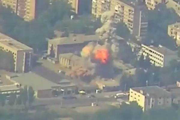 
        Огромные потери ВСУ. Враг кинул 40 бригад и полков в бои за село под Сумами    