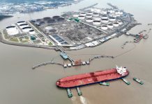 На Западе заявили об отказе Китая и Индии от нефти из России. В Госдуме в этом усомнились