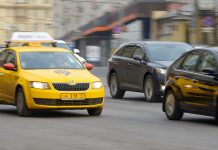 «Это каторга»: таксисты в РФ идут против новых требований для автомобилей