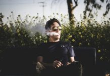 Депутат Хамзатов предложил запретить продажу сигарет молодежи