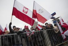 Поляки еще терпят украинцев, но платить по их долгам уже не хотят, холопы они для них