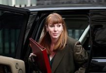 Стало известно о подготовке заговора против премьера Британии