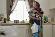 «До 100 тысяч рублей в месяц» Российских мужчин призывают выплачивать женам зарплату за домашний труд. Сколько стоит уют?