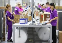 Магазины и банки против маркетплейсов: Экономика чахнет — борьба за покупателя идет агрессивнее