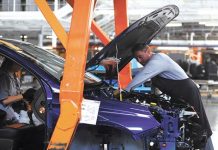 Российский автопром признали худшей отраслью года