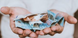 В парламенте Латвии потребовали от Украины отчет о трате одного миллиарда евро