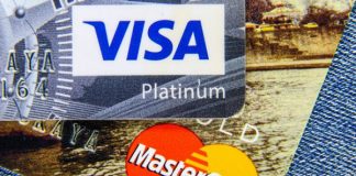 Эксперт назвал необратимым замещение Visa и Mastercard в России