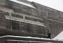 В Музее войны в Киеве убрали надпись на русском языке «Их имена бессмертны, их подвиги будут жить вечно»