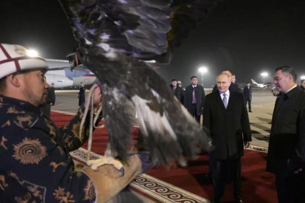 
        Самая пророссийская республика. Как Путин строил дружбу с Киргизией    