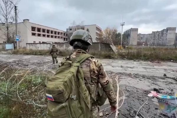 
        Спецназ и Крест идут на помощь. Боевики убивают мирных в Покровске дронами    