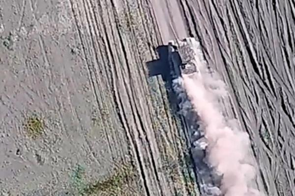 
        Боевиков задушили огненной петлёй. Танкисты ВС РФ помогли пехоте наступать    