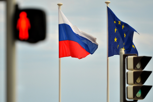 «Один из самых жестких»: ЕС принял пакет санкций против РФ, снижающий потолок цен на нефть 