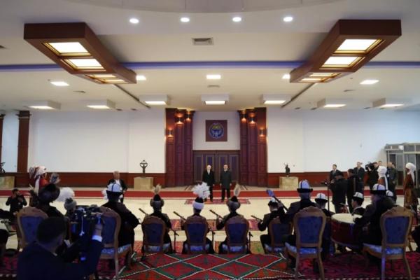 
        Самая пророссийская республика. Как Путин строил дружбу с Киргизией    