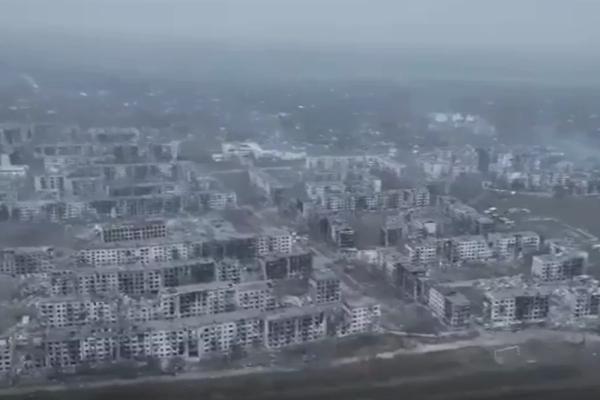 
        Мирноград исчез с карты. Развалины хранят тайны жутких и мерзких дел Киева    