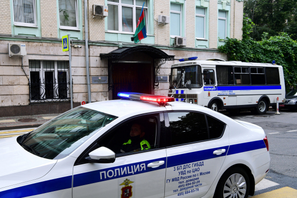 Двое азербайджанцев умерли при рейдах на Урале. Баку требует от Москвы разобраться 