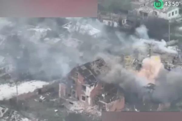 
        &laquo;Мы решим все задачи&raquo;. Путину доложили о взятии городов в зоне СВО    