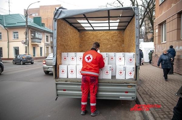 
        Ёлочка на месте упавшего дрона. Как живет новогодний Курск под обстрелами    