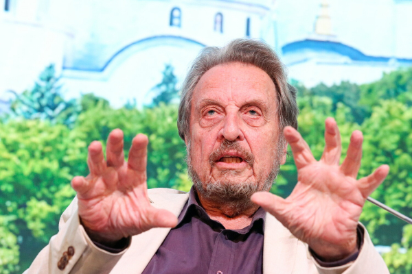 Борщ, Красная площадь и лучшая столица мира: зачем отец Илона Маска приехал в Москву? 