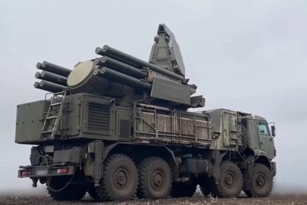 
        «Панцирь» нанизывает дроны на «шампуры». Российский ЗРК бьёт БПЛА десятками    