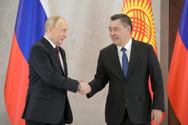 
        Самая пророссийская республика. Как Путин строил дружбу с Киргизией    