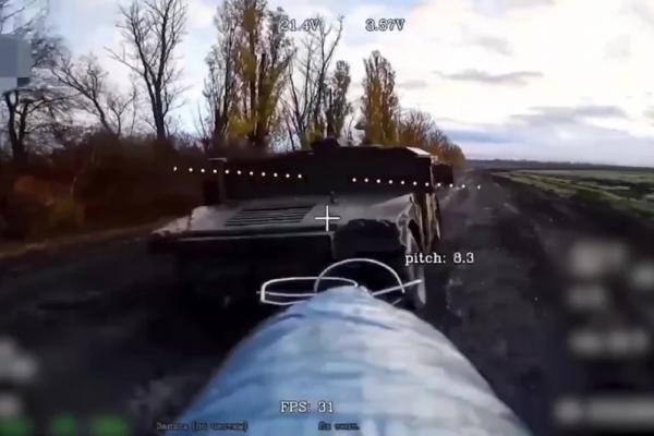 Пожарные сбились с ног. В Киеве рухнул завод по производству ракет     
        Пожарные сбились с ног. В Киеве рухнул завод по производству ракет