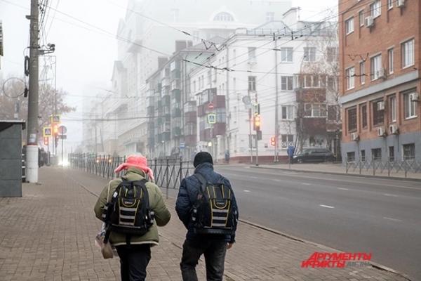 
        Ёлочка на месте упавшего дрона. Как живет новогодний Курск под обстрелами    