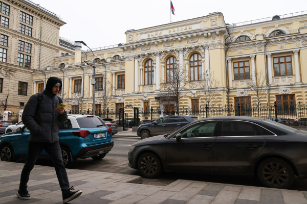 «Кредитная зима с нами надолго». Почему ЦБ сохранил ключевую ставку на уровне 21% 