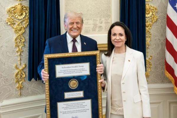 
        Трамп получил Нобелевскую премию. Как вручение медали повлияет на Венесуэлу    