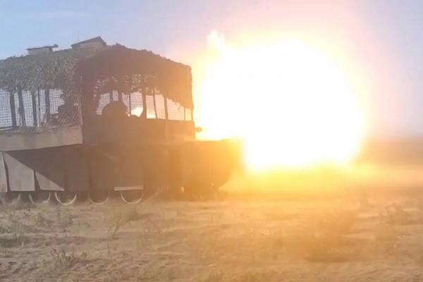 
        Боевиков задушили огненной петлёй. Танкисты ВС РФ помогли пехоте наступать    