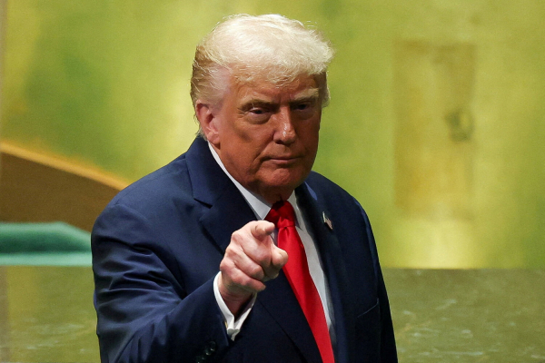 «Погибли бы тысячи»: Трамп заявил об уничтожении «огромной подлодки с наркотиками» 