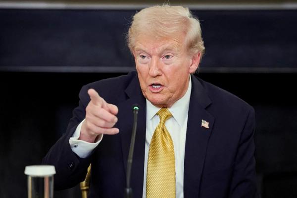 
        Трамп хочет начать войну. Его целью стало свержение Мадуро в Венесуэле    