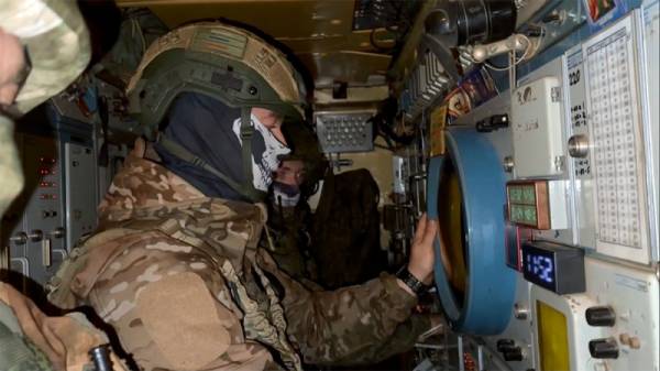 
        Враг огрызается. Зенитчик Спартак: с С-300В любой F-16 достанем спокойно    