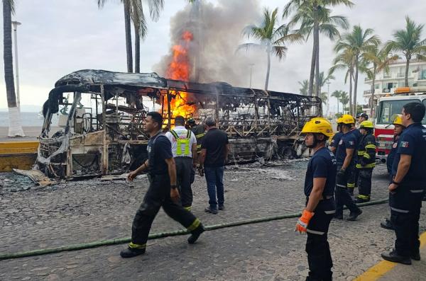 
        Поджоги и&nbsp;хаос. Российские туристы рассказали, что происходит в&nbsp;Мексике    