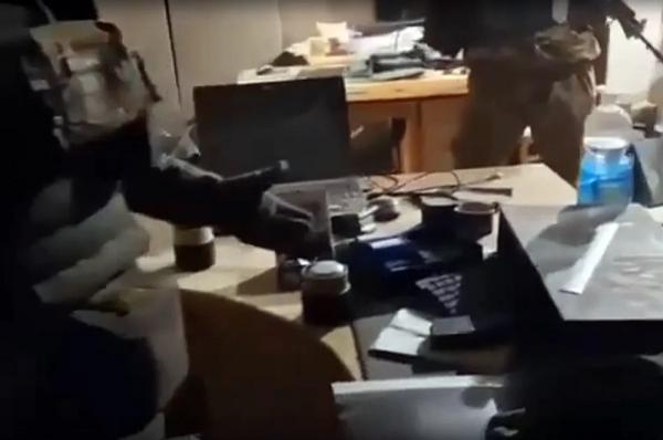 
        Вот добыча! Офицер Шарин раскрыл, какие секреты хранит захваченный штаб ВСУ    