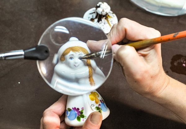 Американцы начали активно покупать товары из России. Как русский фарфор, икра и сувениры покорили Запад