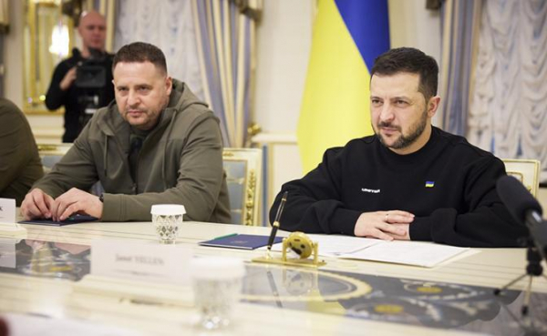 Азаров объяснил, почему Зеленский в любом случае отправит в отставку Ермака Азаров объяснил, почему Зеленский в любом случае отправит в отставку Ермака