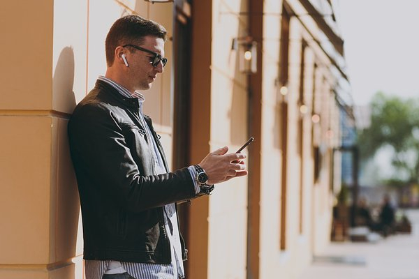 Билайн создал «Кибербабушку». Как она поможет бороться с телефонными мошенниками?