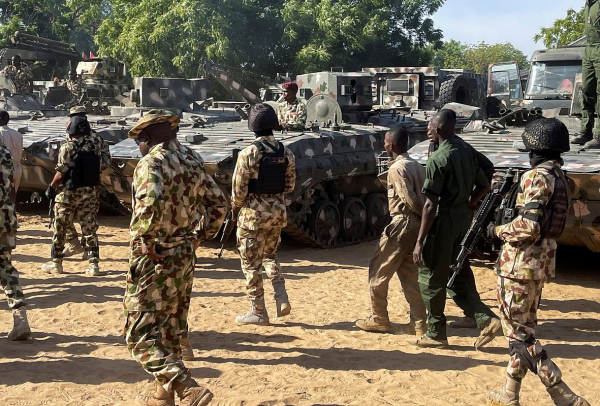 «Быстро, жестко и с удовольствием» Трамп грозит начать войну сразу с двумя странами. Почему он больше не хочет быть миротворцем?