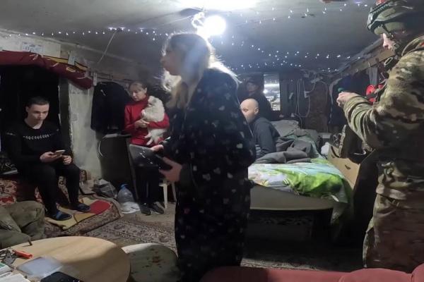 
        Спецназ и Крест идут на помощь. Боевики убивают мирных в Покровске дронами    