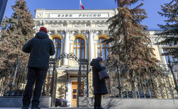 Центробанк прямо во время Прямой линии Путина понизил ключевую ставку