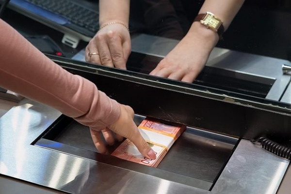 &laquo;Что имею? Две ипотеки, три кредита&raquo; Россиянам все труднее выплачивать долги по ипотеке. Когда рынок лопнет?