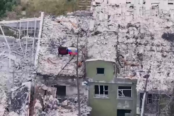 
        Давим 6 тыс. «клещами». Новый котел под Днепром сорвет погоны с Сырского    