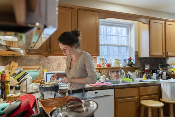 «До 100 тысяч рублей в месяц» Российских мужчин призывают выплачивать женам зарплату за домашний труд. Сколько стоит уют? «До 100 тысяч рублей в месяц» Российских мужчин призывают выплачивать женам зарплату за домашний труд. Сколько стоит уют?