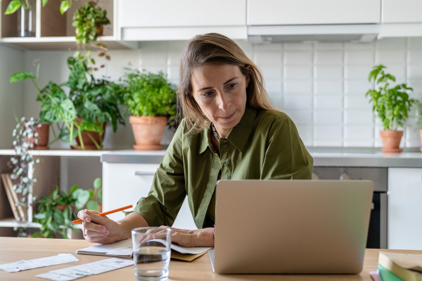 «До 100 тысяч рублей в месяц» Российских мужчин призывают выплачивать женам зарплату за домашний труд. Сколько стоит уют? «До 100 тысяч рублей в месяц» Российских мужчин призывают выплачивать женам зарплату за домашний труд. Сколько стоит уют?