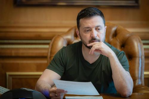Экс-премьер Азаров: договариваться о мире нужно с хозяевами Зеленского