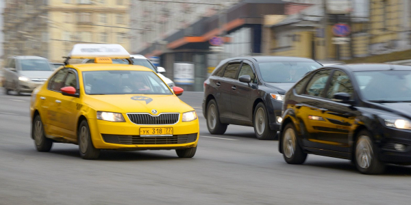 «Это каторга»: таксисты в РФ идут против новых требований для автомобилей