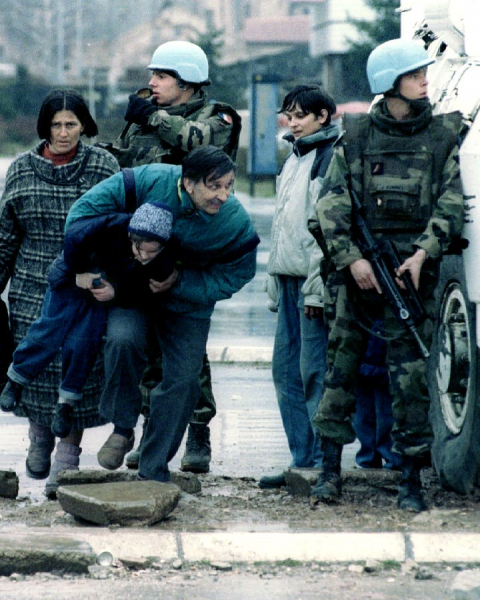 «Это несправедливый мир» 30 лет назад закончилась жестокая Боснийская война. Какой ценой удалось остановить бойню на Балканах? «Это несправедливый мир» 30 лет назад закончилась жестокая Боснийская война. Какой ценой удалось остановить бойню на Балканах?