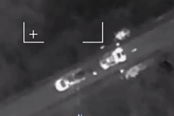 
        Зеленский ждет мощного пинка. Киев готов драпать из Донбасса и Запорожья    